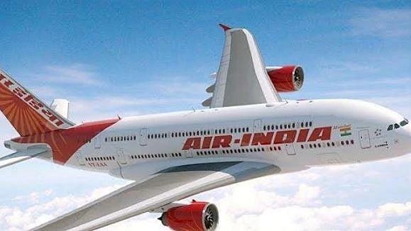 பெண் தோழியை காக்பிட்டுக்குள் அழைத்துச் சென்ற விமானி; ஏர் இந்தியாவுக்கு ரூ.30 லட்சம் அபராதம்!