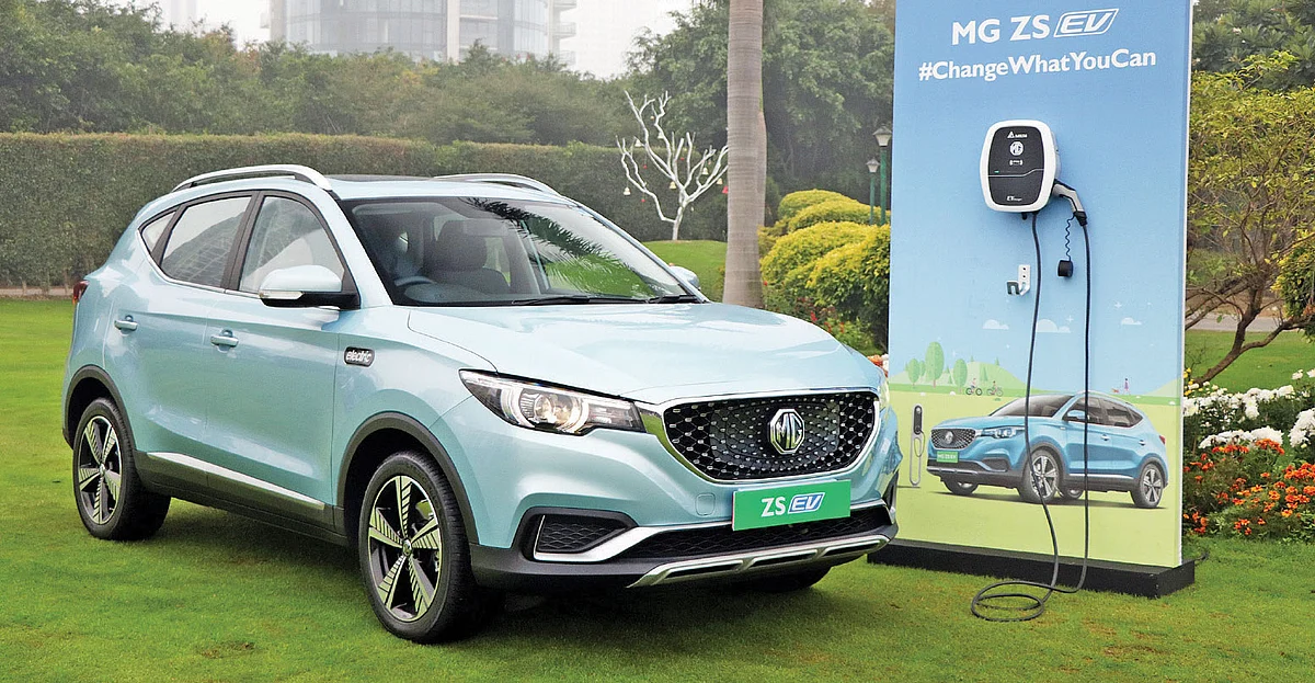 வால் மவுன்டட் சார்ஜரில் MG ZS EV-யை சார்ஜ் செய்வது சுலபம்.