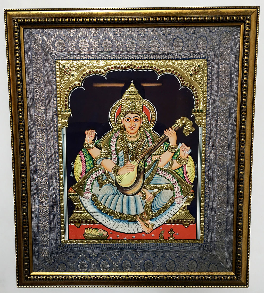 சுவர்களில் அழகாகக் காட்சியளிக்கும் தஞ்சாவூர் ஓவியங்கள்