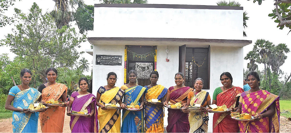 வீடு வழங்கும் நிகழ்வில்...