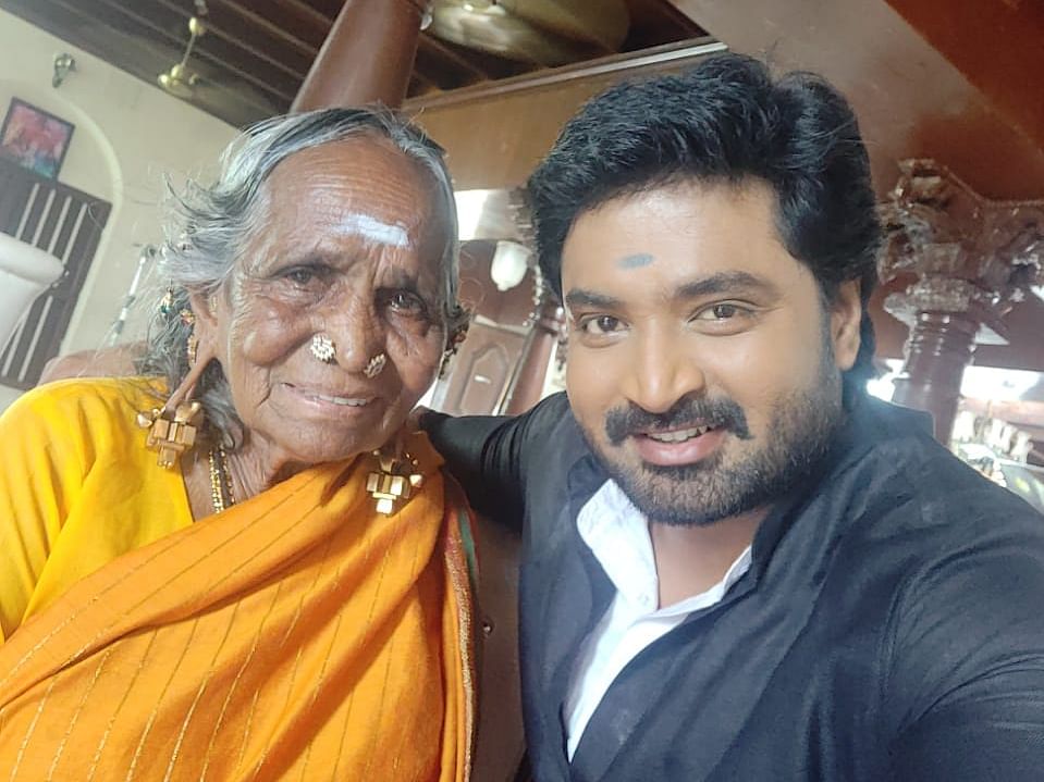 ``எப்பவும் சிரிச்சுகிட்டே இருப்பாங்க, முதல்முறை அழுதாங்க..!’’ -நெகிழும் மிர்ச்சி செந்தில் 