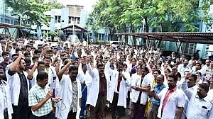 அரசு மருத்துவர்கள் போராட்டம்