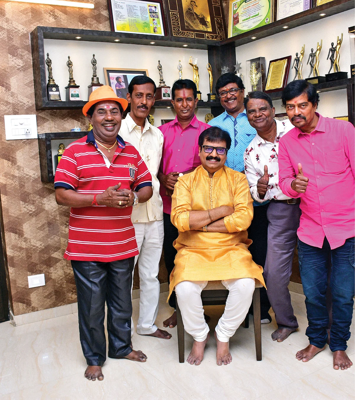 போண்டா மணி , நட்டு, கிளி ராமச்சந்திரன், விவேக், ஜெகதீஷ், ராஜாதிராஜன், தெனாலி