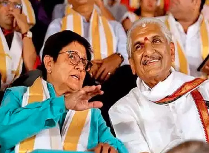 கிரண் பேடி - பிரபாகர் பட்