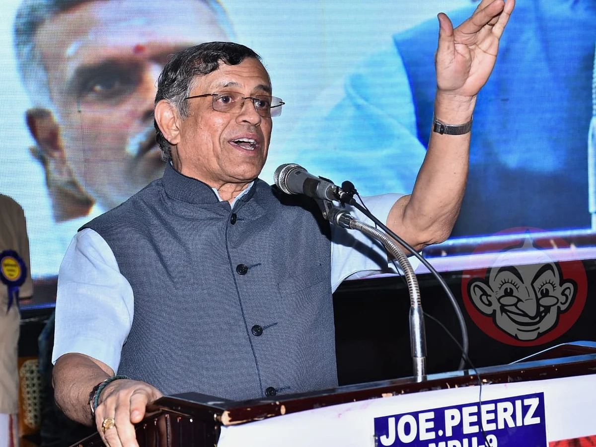 ``சசிகலா முதல்வராவதைத் தடுக்கவே நான் பதவியேற்றேன்!'' - ஆடிட்டர் குருமூர்த்தி