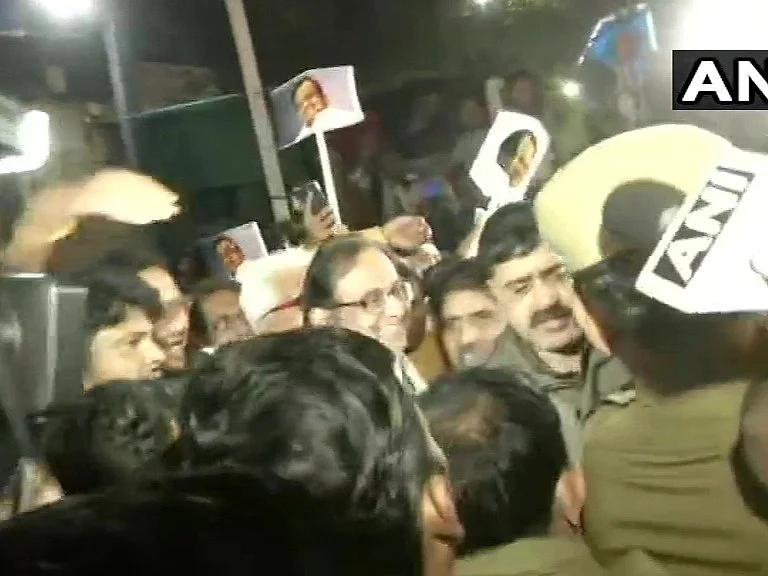 `106 நாள்கள் சிறைவாசத்துக்குப் பின்னும்...!' - தொண்டர்களிடம் ப.சிதம்பரம் உற்சாகம்