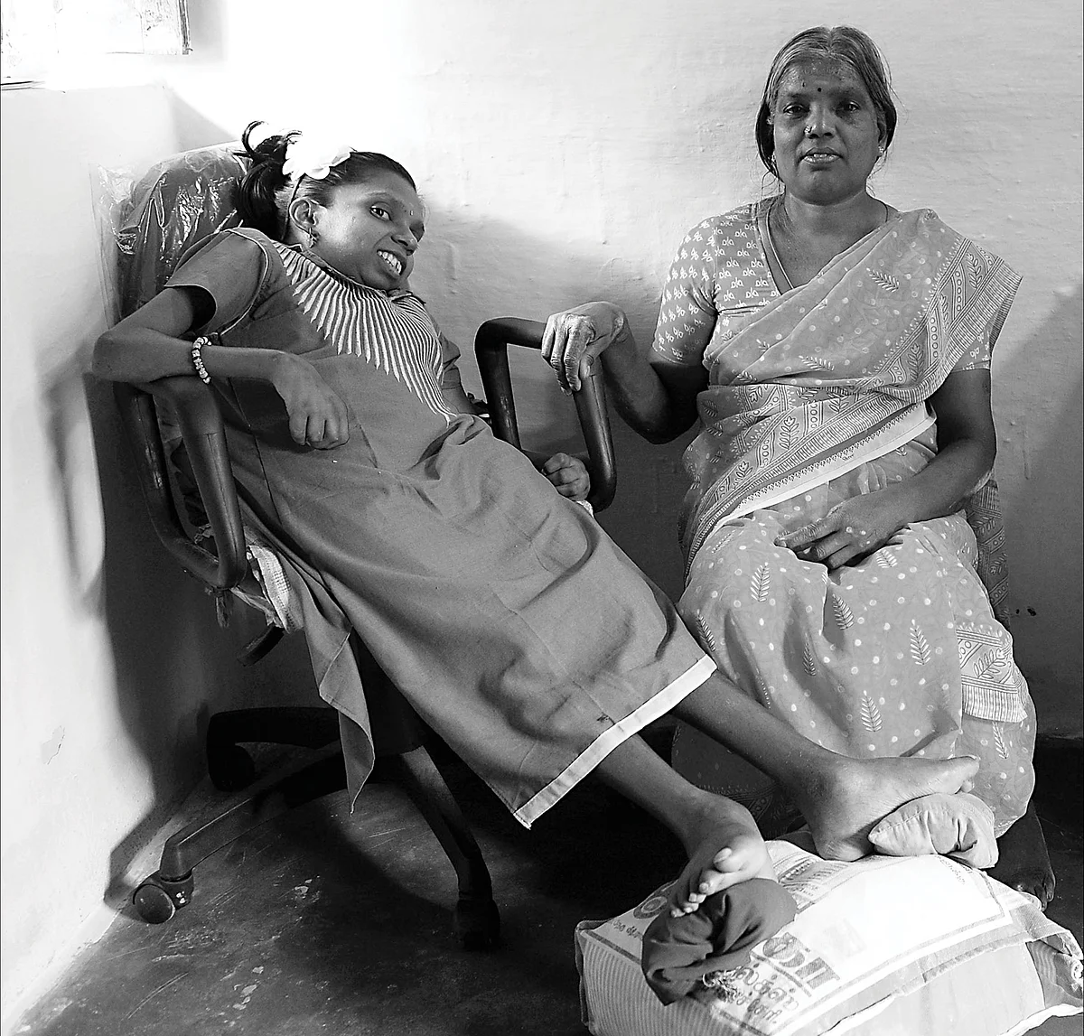 அம்மாவுக்கு என்னால ஒண்ணும்
செய்ய முடியலையே!