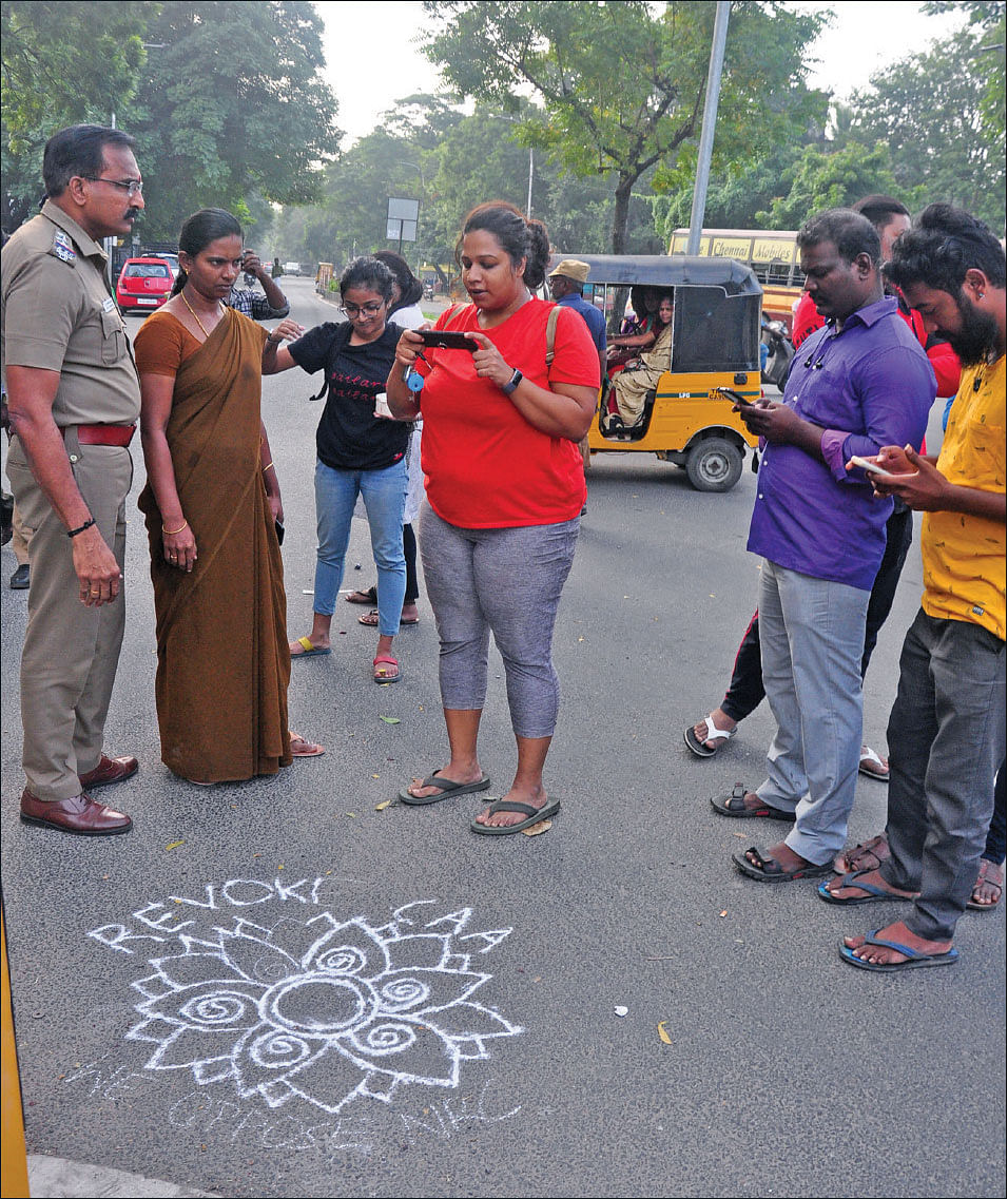 “கோலமிடுவது கலாசார உரிமை... கமிஷனரே அவதூறு பரப்பலாமா?”