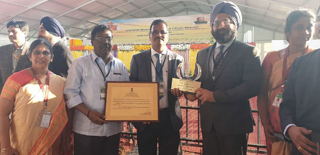 மரத்தடி மாநாடு: மின்னணு ஏலத்தில் கலக்கும் ஆனைமலை!