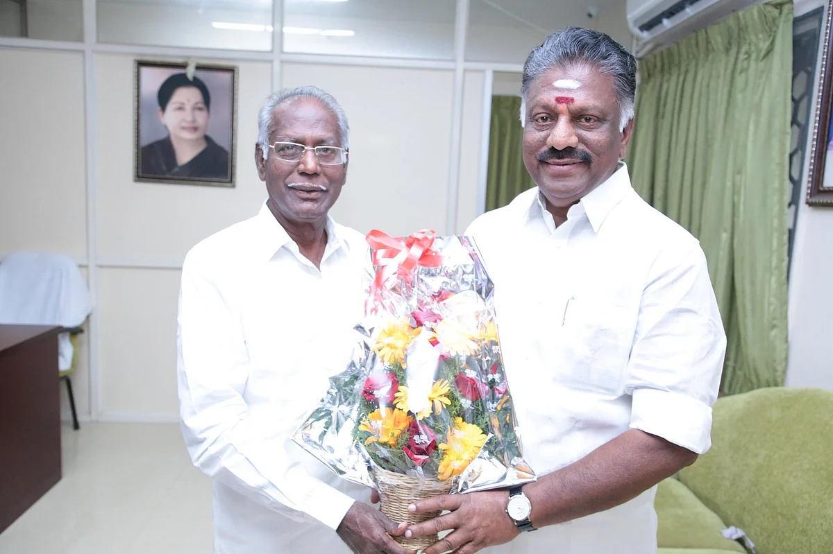 ஓ.பி.எஸ் உடன் செஞ்சி ராமச்சந்திரன்