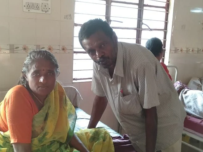 `3 வருஷமாச்சு அவர் இப்படி சிரிக்கிறதைப் பார்த்து...!’ - ரயில்வே ஸ்டேஷனில் மீட்கப்பட்ட பாசத் தம்பதி