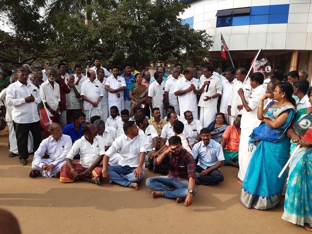 போராட்டத்தில் அ.தி.மு.க.,