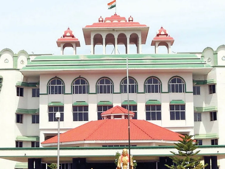 குறிப்பிட்ட சமூகத்தினருக்கென தனி முடிதிருத்தும் நிலையம் உள்ளதா? - உயர் நீதிமன்ற மதுரைக் கிளை கேள்வி!