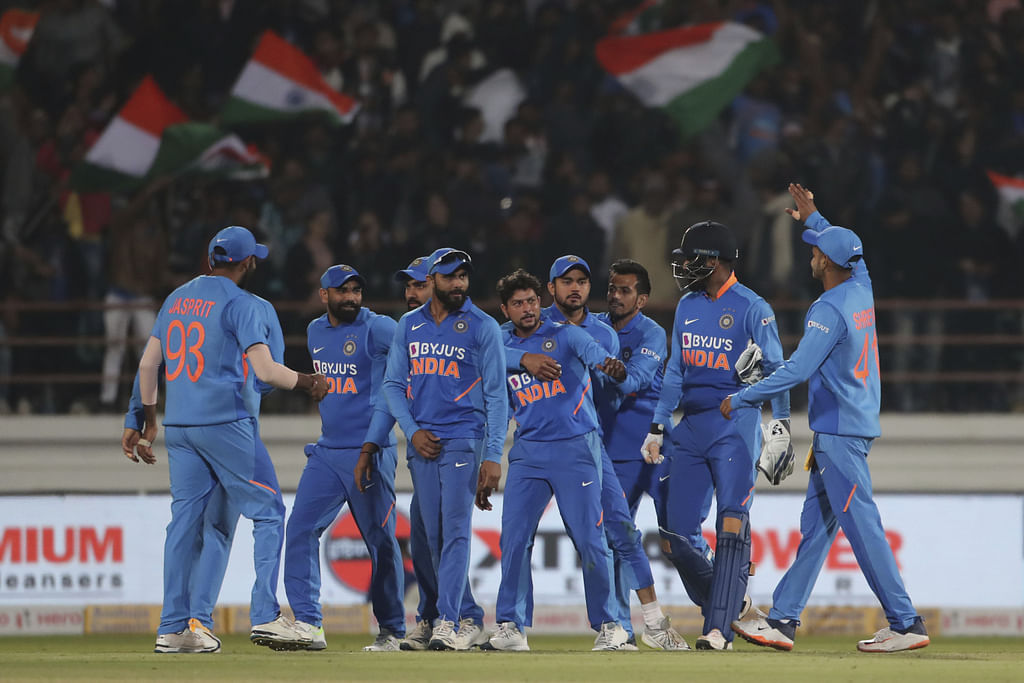 `கோலி ஆட்டமிழந்தும் மாறாத கேம் ப்ளான்; மூவர் கூட்டணியின் யார்க்கர்கள்!’- ஆஸியை வீழ்த்திய இந்தியா