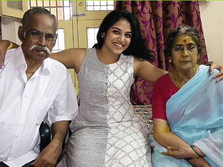 சேட்டை பண்ணின கதைகள் -`மேயாத மான்’ இந்துஜா