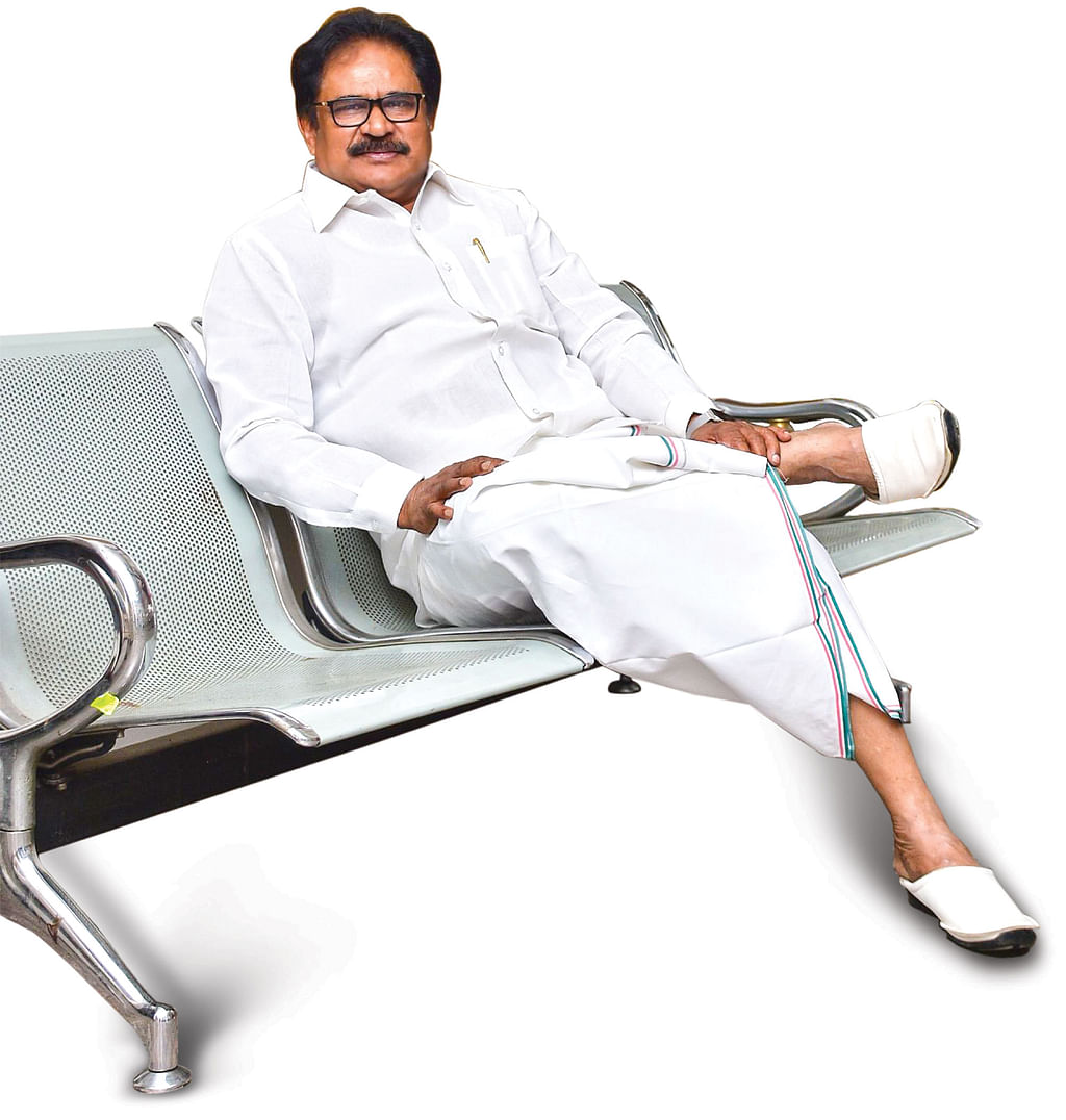 “சசிகலாவை மக்கள் ஆதரிப்பார்கள் என்பது பைத்தியக்காரத்தனம்!”