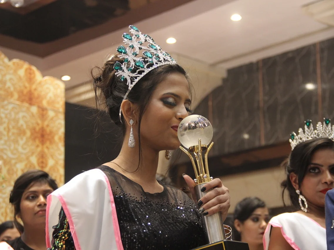 `மாடலிங் செய்வதற்குத் தமிழ்ப் பெண்கள் தயங்குகின்றனர்!' - `மிஸ் இந்தியா' வென்ற சென்னை மாணவி