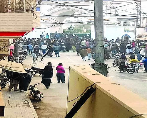 போராட்டத்தில் ஈடுபட்டவர்கள் மீது தடியடி