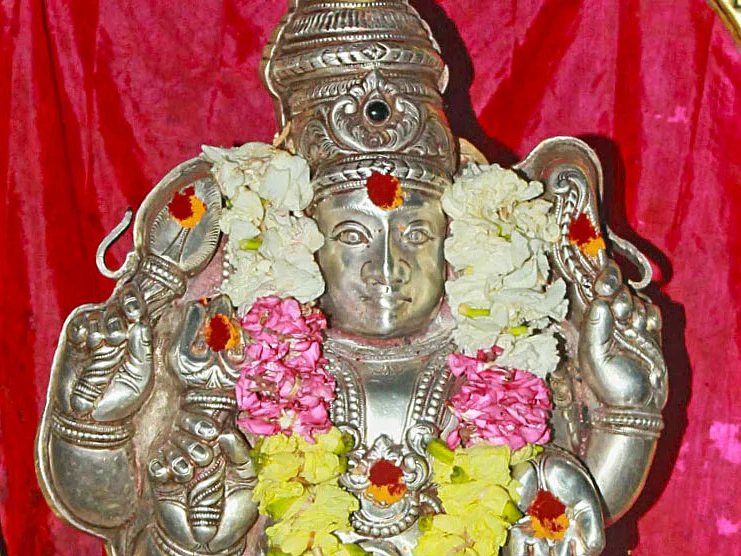 பாதகம் செய்யும் சனி பகவானின் 4 சஞ்சாரங்கள்... பலன்தரும் எளிய பரிகாரங்கள்! - அதிகாலை சுபவேளை!