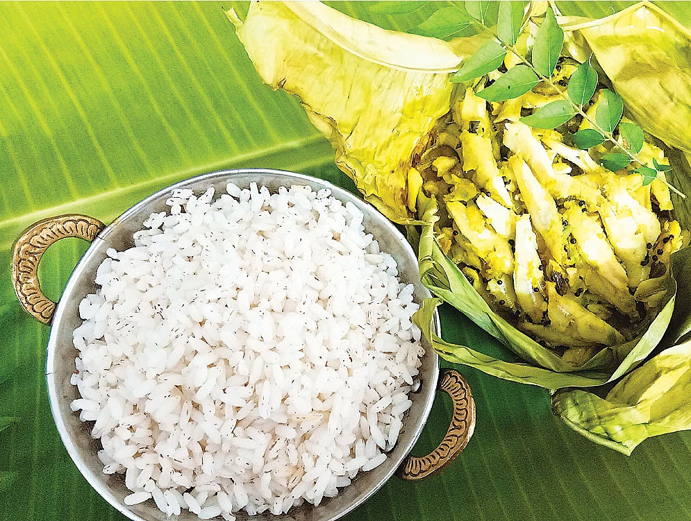 கொளுவா வாழையிலையில் பொளிச்சது