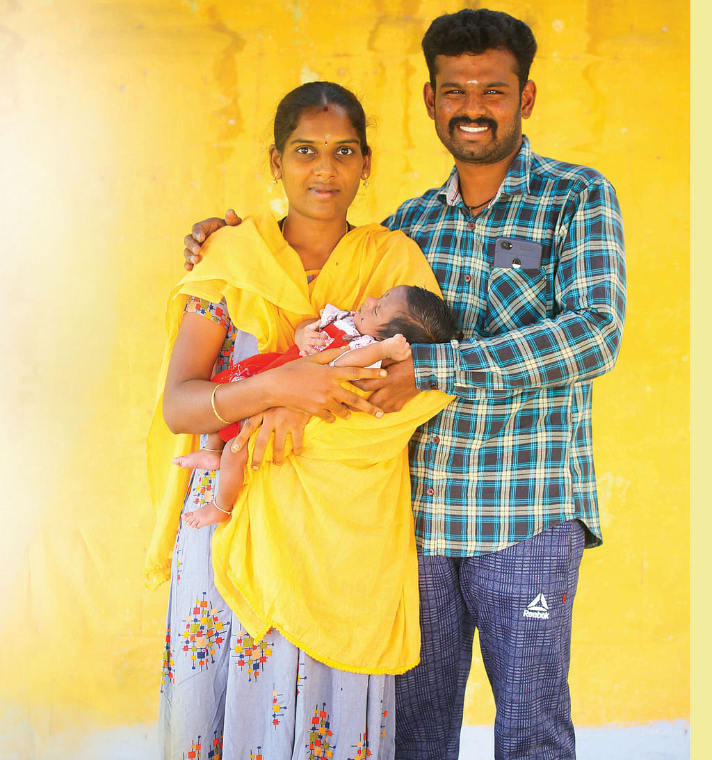 மனைவி, குழந்தையுடன் நாராயணசாமி