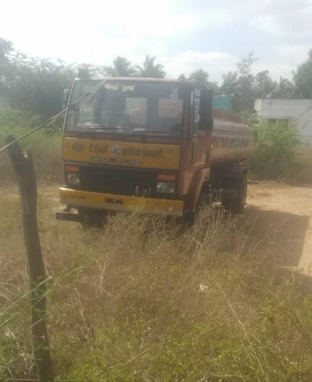பதிவு செய்யப்பட்ட லாரி