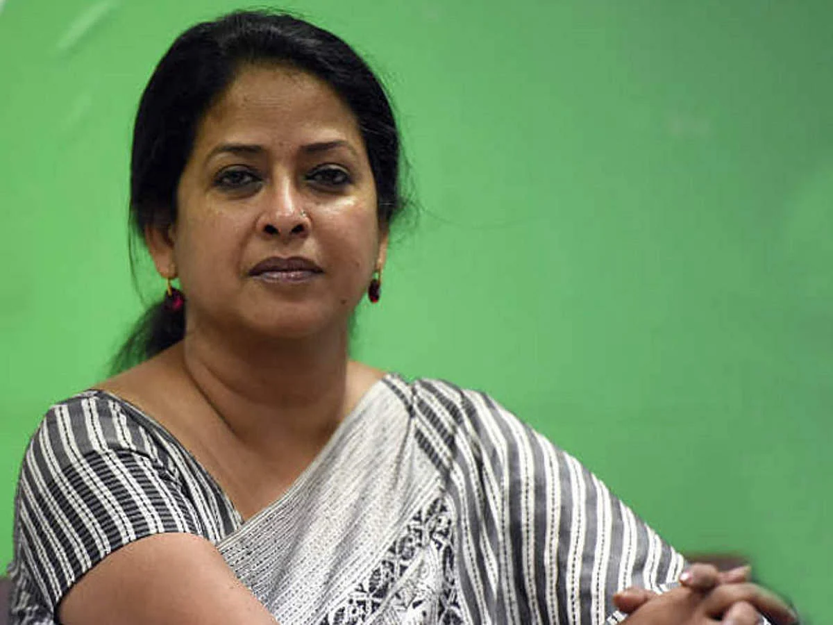 `கடையை மூடிவிடலாமா?' - ப.சிதம்பரத்துக்கு எதிராகக் கொதிக்கும் பிரணாப் முகர்ஜியின் மகள்