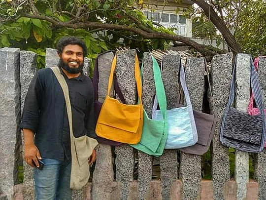`ஏர்போர்ட்டில் சந்தேகித்தனர்; அன்று தொடங்கிய வைராக்கியம்!'- ஊட்டி மணி பகிரும் `ஜோல்னா பை' கதை