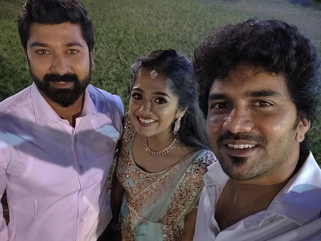 `இன்விடேஷன் கொடுக்க கால் பண்ணா, எல்லோரும் ஒரே பதிலைச் சொல்றாங்க!’- நெகிழும் `கல்லூரியின் கதை’ வெற்றி