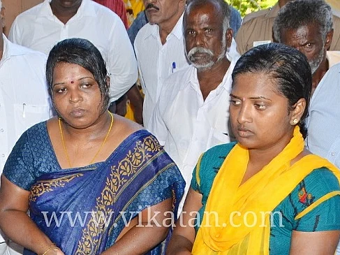`கந்துவட்டி பொய்ப் புகார்; கொலைமிரட்டல்!' - நெல்லை கலெக்டர் ஆபீஸில் தீக்குளிக்க முயன்ற பெண்கள் கைது