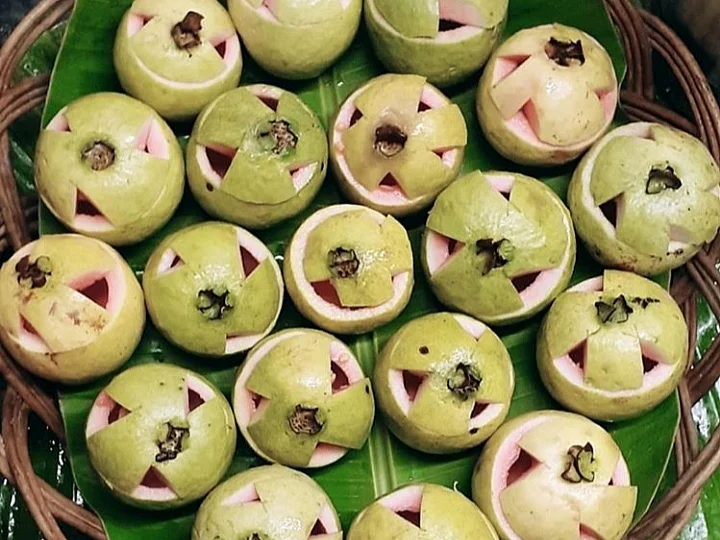 பழ ஓடுகளில் ஜூஸ், ஸ்டீல் ஸ்ட்ரா... பெங்களூரைக் கலக்கும் ஜூஸ் கடை!