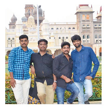 பிரதீஷ்குமார், வெங்கட்,
சபரிநாதன், கார்த்திக்