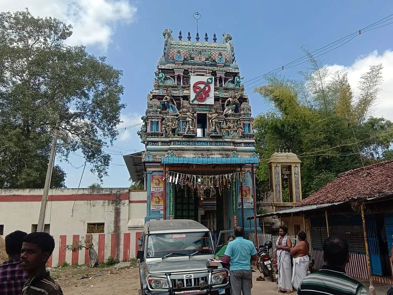 `உடைக்கப்படாத பூட்டு; பல நாள்கள் பிளான்!'- சீர்காழி கோயிலுக்கு அதிர்ச்சி கொடுத்த கொள்ளையன்
