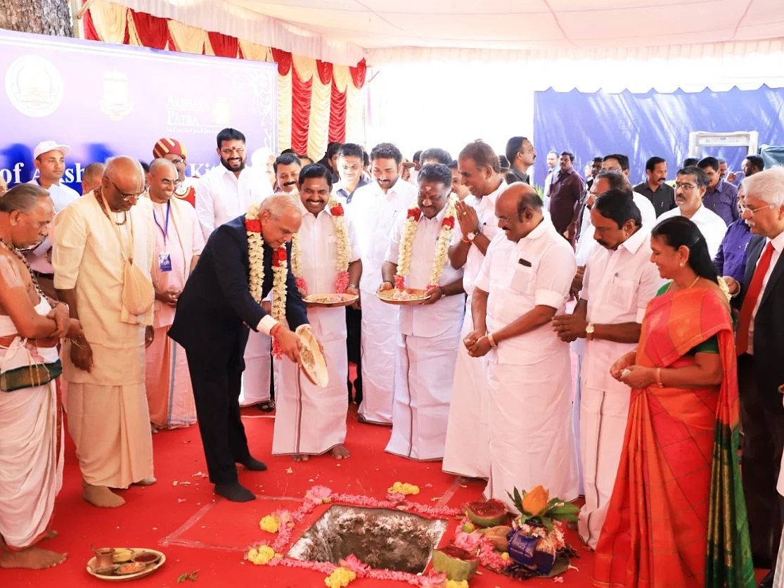 `அரசிடம் கேள்வி கேட்கலாம்.. தனியாரிடம்?!' -சர்ச்சையை ஏற்படுத்திய `அட்சய பாத்திரம்' திட்டம்