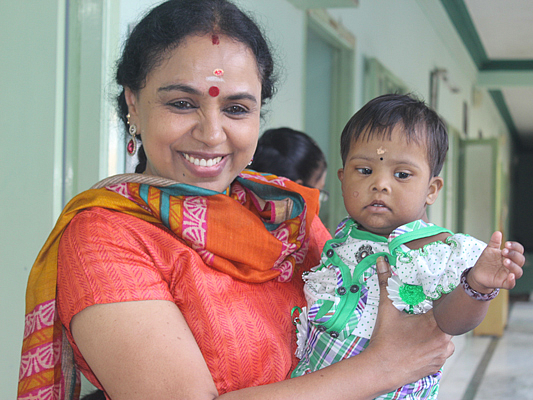 `வஸ்திராபரணம்!'- அறக்கட்டளைக்குத் தன் பட்டுப்புடவைகள் மூலம் நிதிசேர்க்கும் சுதா ரகுநாதன்