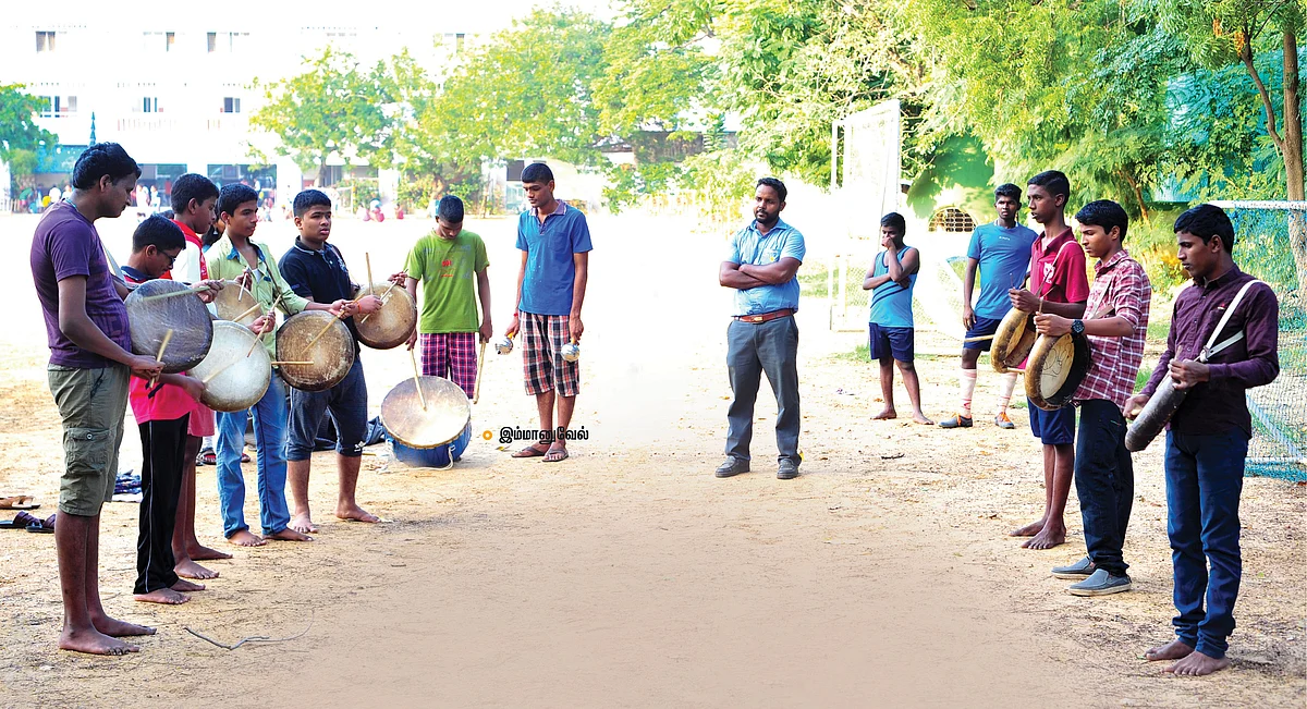 ஒளியில்லை, ஒலியுண்டு