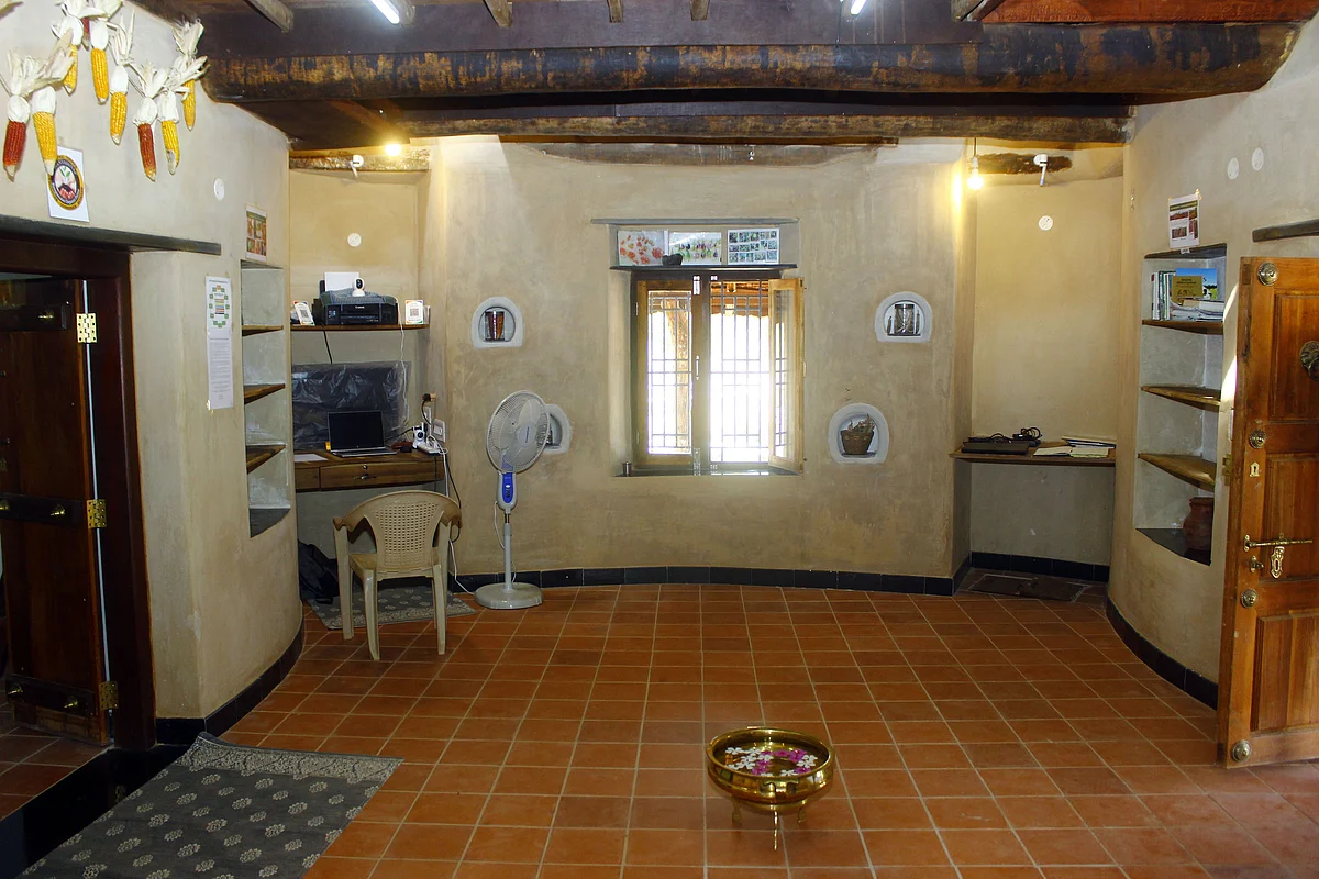 மரபு கட்டடத்தின் ஹால்