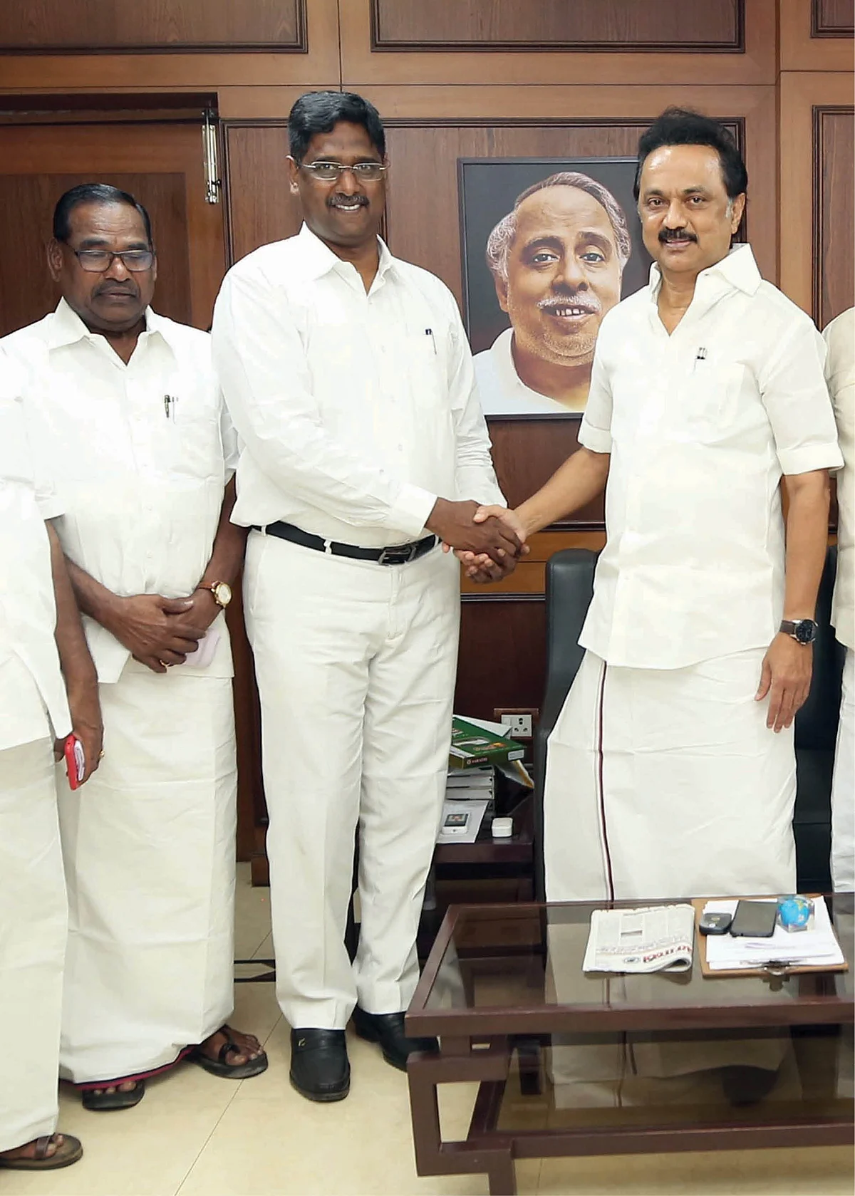 மு.க.ஸ்டாலினிடம் வாழ்த்து பெறும்
என்.ஆர்.இளங்கோ, அந்தியூர் செல்வராஜ்.