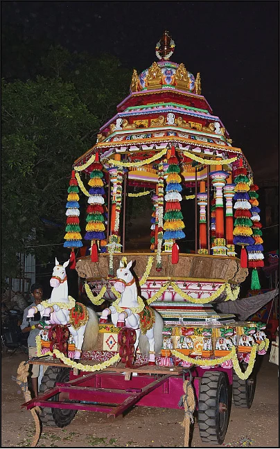அயோத்தியில் தேரோட்டம்