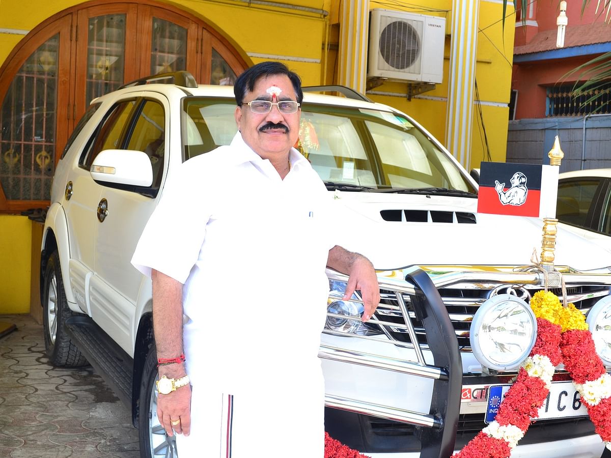 `அறக்கட்டளை பணத்தில் லஞ்சம்; அமெரிக்கச் சுற்றுலா!' -அதிமுக முன்னாள் எம்பி சிக்கிய மோசடி வழக்கு என்ன?