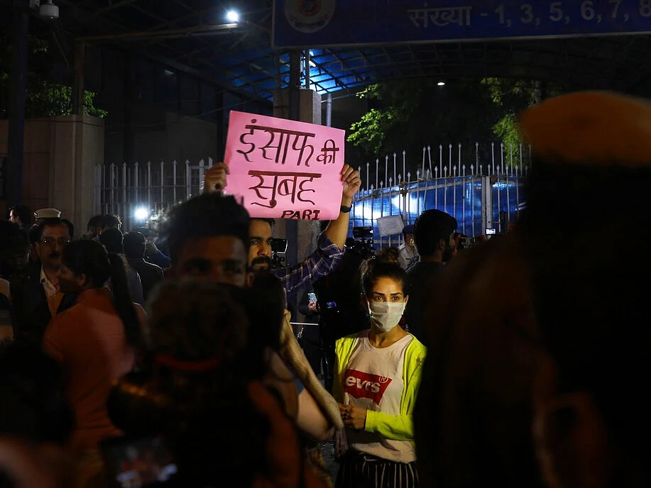 `அதிகாலை 3.30 மணி வரை நீடித்த வாதங்கள்!’ - நிர்பயா வழக்கில் நள்ளிரவில் நடந்தது என்ன?
