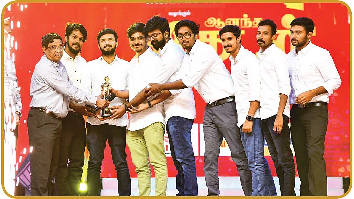 விமல், கோவிந்த், ரஷீத், நிகில், அருண் ஜார்ஜ், ஜலீஸ், அப்சல் முட்டிக்கல், சுஜோத், விஷ்ணு