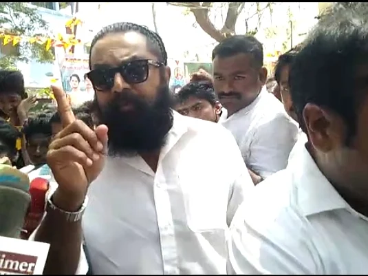 ''நானும் பத்திரிகையாளர்தான்'' -செய்தியாளர்களை திகைக்க வைத்த சரத்குமார்!