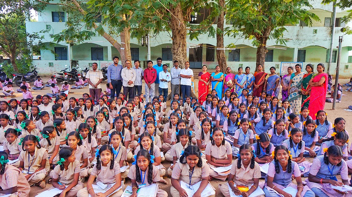 அரசுப்பள்ளி மணவர்கள்