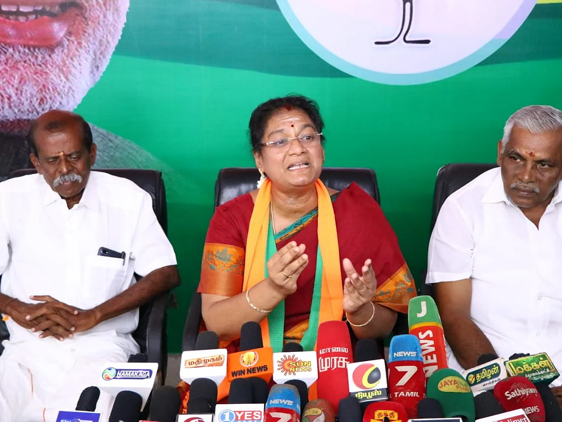 `சட்டத்தை முழுமையாகப் படித்துவிட்டுப் பேசுங்கள்!' குடியுரிமைச் சட்டம் குறித்து சசிகலா புஷ்பா