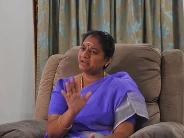அனிதா ராதாகிருஷ்ணனுக்கு எதிராகப் போட்டி!- திருச்செந்தூர் தொகுதியைக் குறிவைக்கும் சசிகலா புஷ்பா?