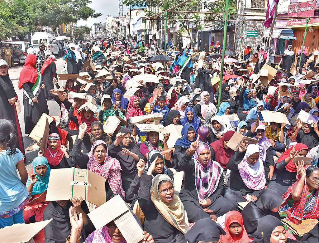 மதுரை ஜின்னா திடலில்...