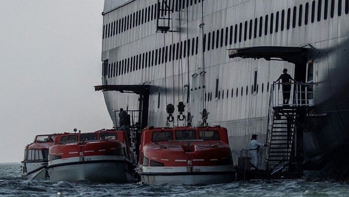 Zaandam rescue