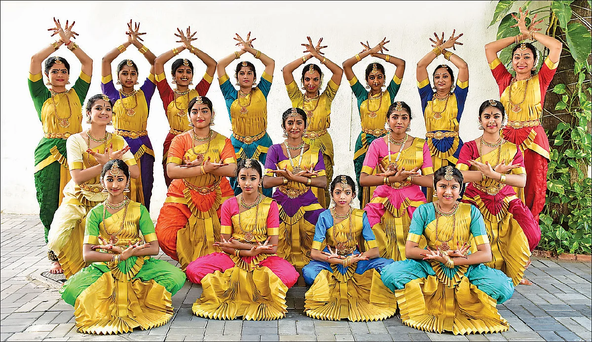 நடனக் குழுவினர்...