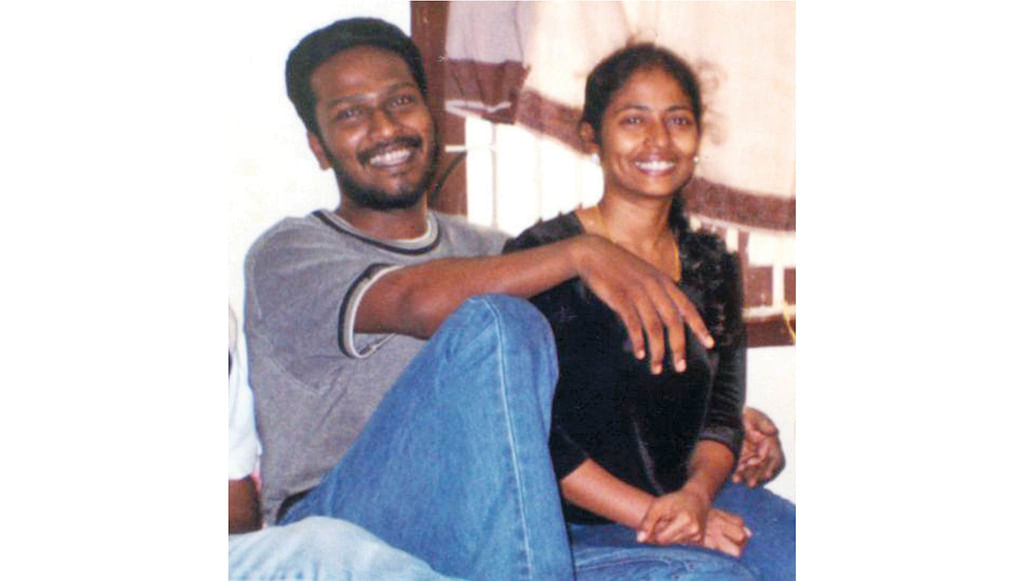 மனைவி ஆர்த்தியுடன்...